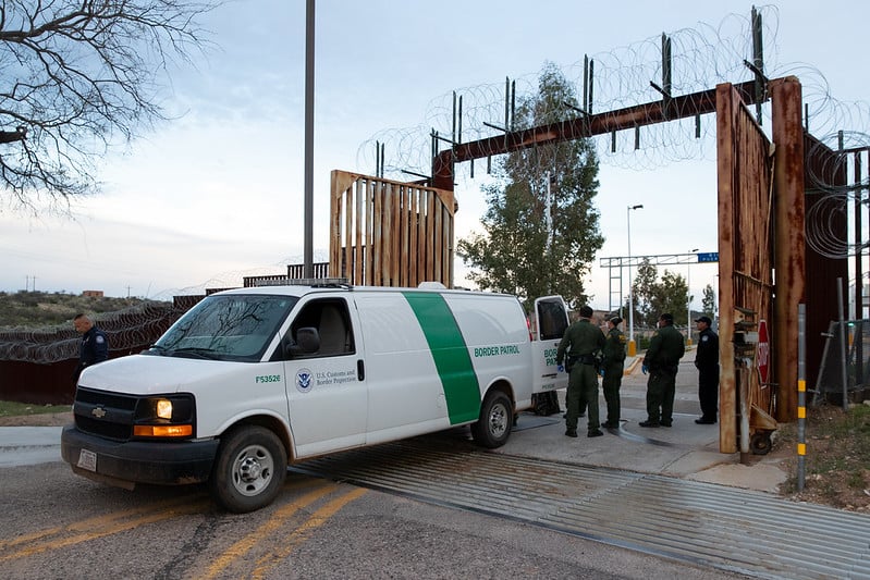 U.S. Border Patrol agents transporting migrants to the U.S.-Mexico border