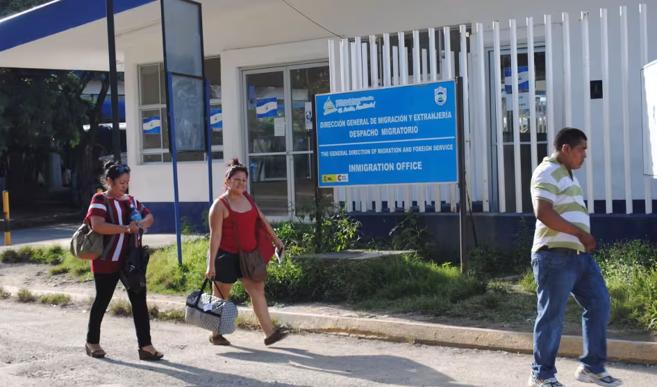 Crossers at the Nicaragua-Costa Rica border