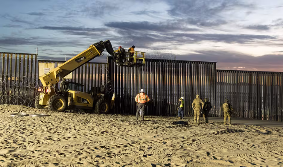 BorderWall CBP ManiAlbrecht