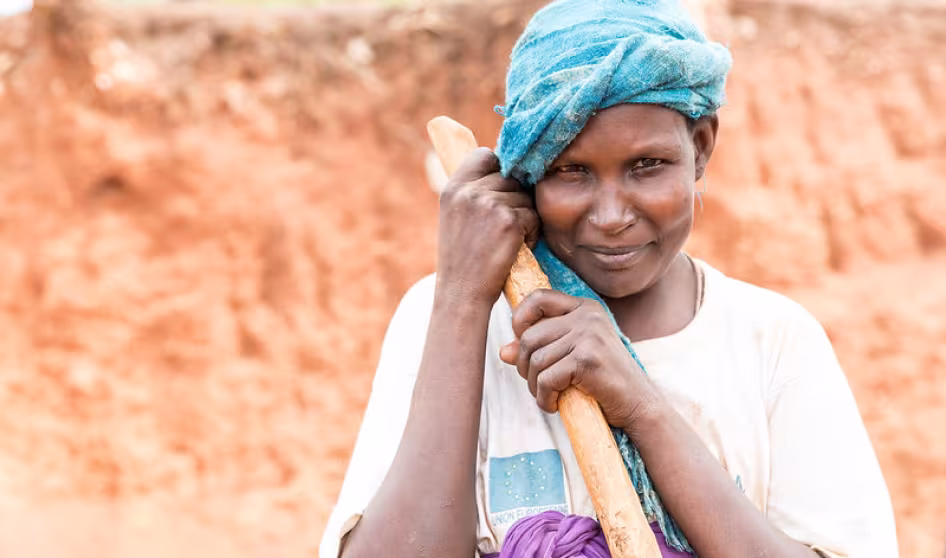 Photo of woman in Central African Republic participating in cash for work program