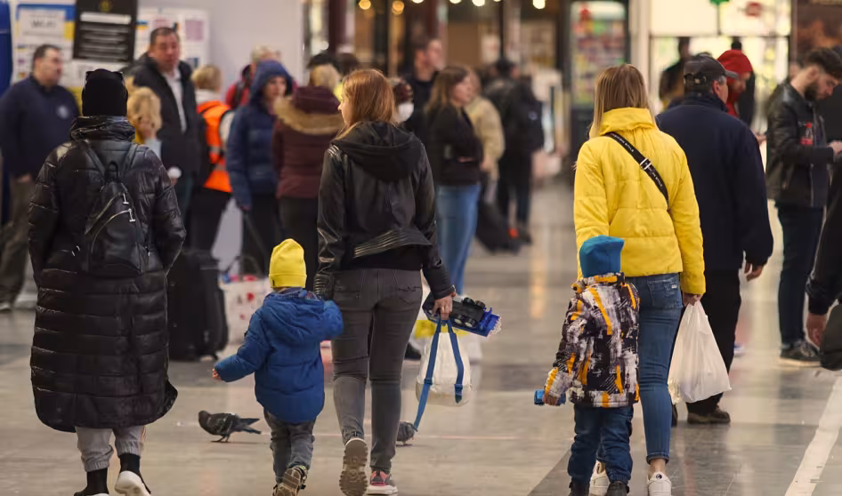 Image of women and young children from Ukraine arriving at train station in Bucharest