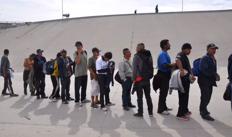 MigrantsTijuanaRiverBed_BBCWorldService2014