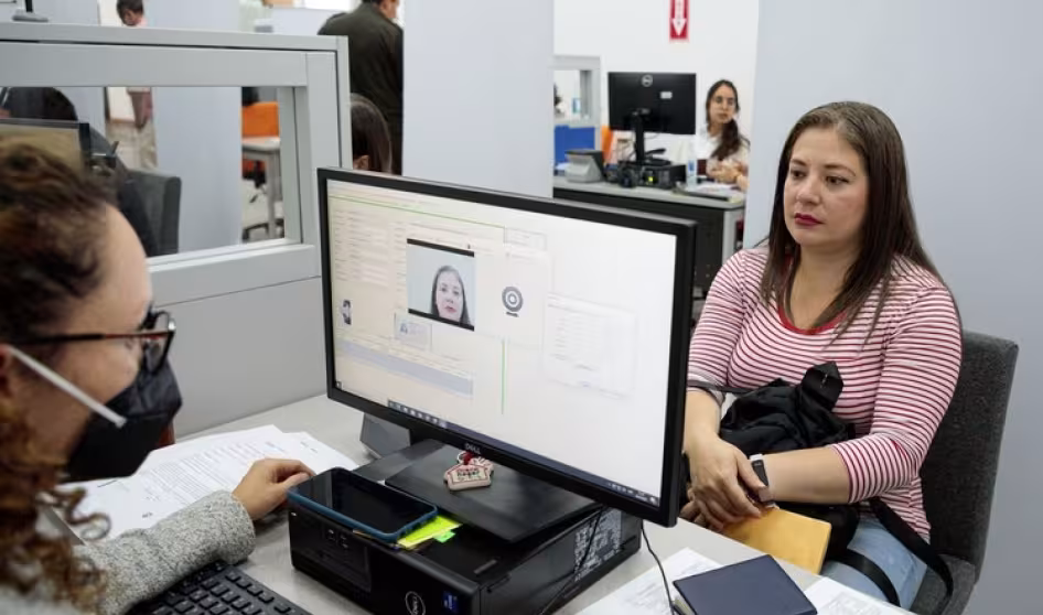 Inmigrante venezolano se registra en Ecuador