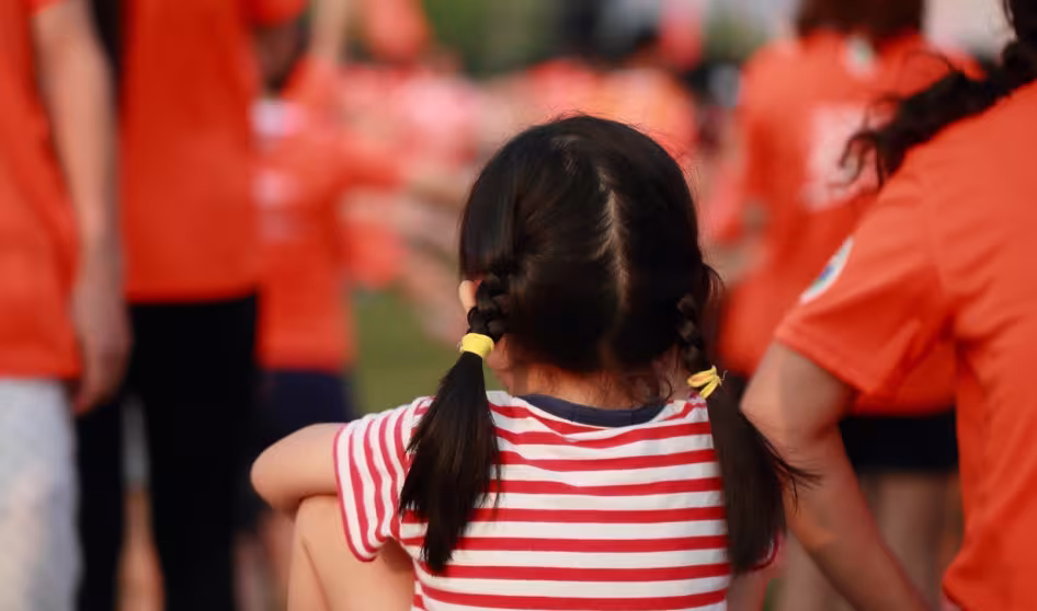 young child red