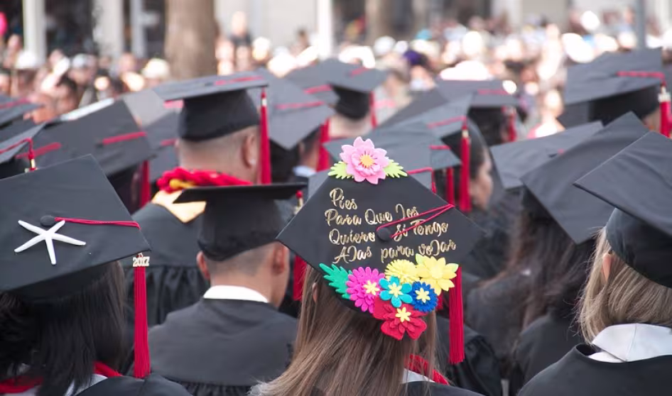 College Graduates_uhwestoahu