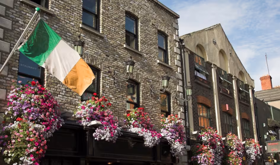 Dublin street scene in Temple Bar area.
