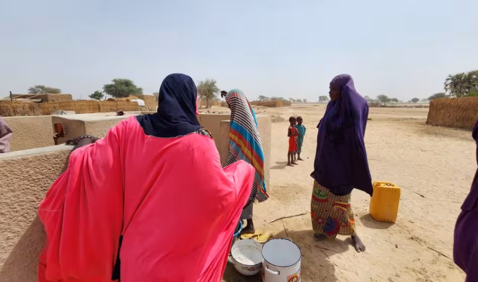 Women at a site for displaced people in Niger.