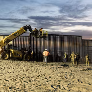 BorderWall CBP ManiAlbrecht
