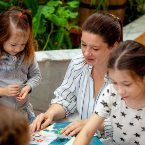 Photo of a teacher from Ukraine organizing activities for refugee children in Moldova