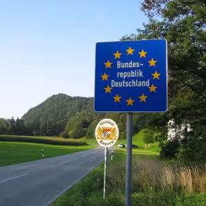 Image of road sign denoting entry into Germany