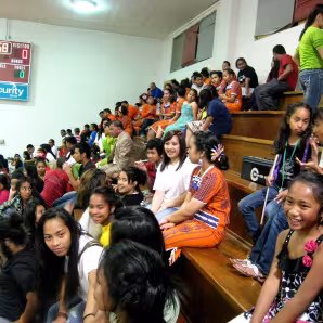 Marshallese watch a jepta dance competition