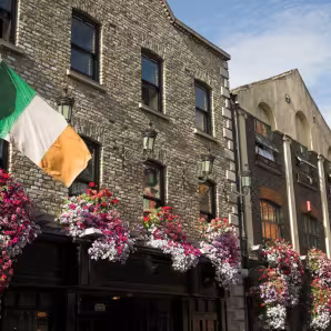 Dublin street scene in Temple Bar area.