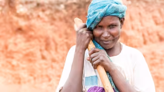Photo of woman in Central African Republic participating in cash for work program