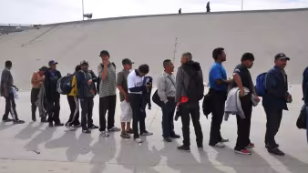 MigrantsTijuanaRiverBed_BBCWorldService2014