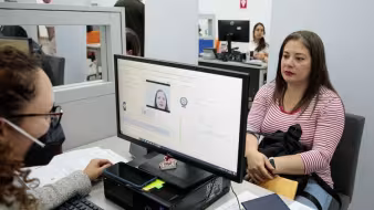 Inmigrante venezolano se registra en Ecuador
