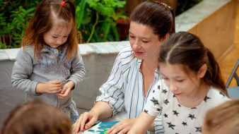 Photo of a teacher from Ukraine organizing activities for refugee children in Moldova