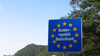 Image of road sign denoting entry into Germany