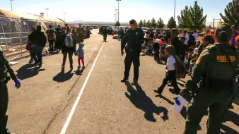 Border Patrol agents and child migrants
