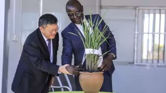 Two officials visit the China-Uganda Agricultural Cooperation Industrial Park in Uganda. 