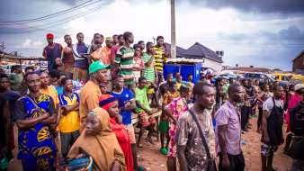 A crowd in Benin City, Nigeria. (Photo: IOM/Agara Barinedum)