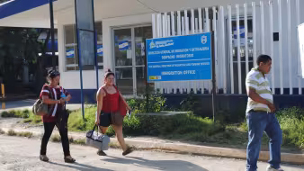 Migrantes en la frontera entre Nicaragua y Costa Rica.